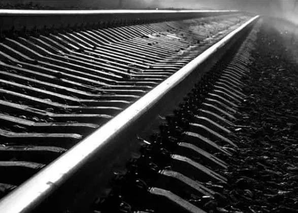 На Львівщині потяг насмерть збив людину