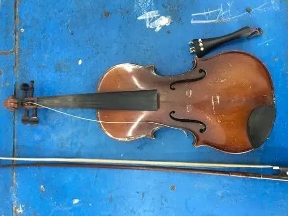 Іноземець намагався вивезти з України скрипку Страдіварі