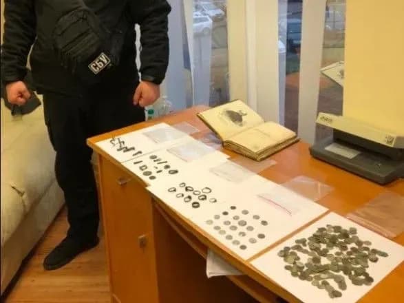 З України намагалися вивезти унікальне видання "Кобзаря" Шевченка