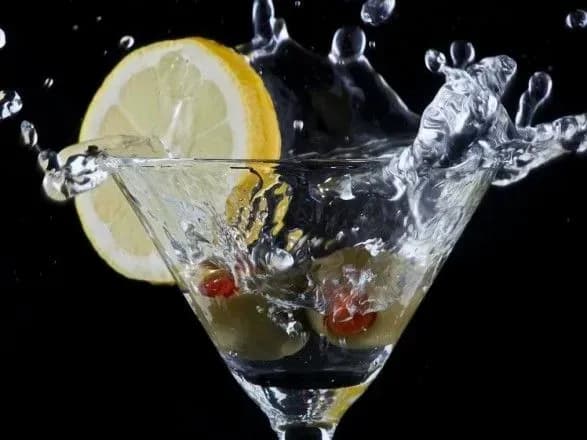 У Держстатистики розповіли, скільки горілки українці випили цьогоріч