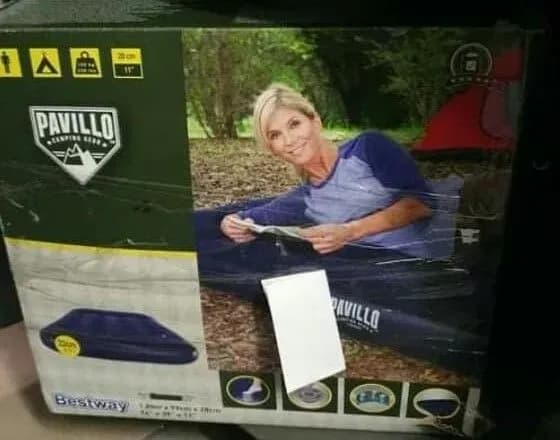 Мікрохвильовка та матрац: у київському метро розповіли, які речі губили в цьому році пасажири