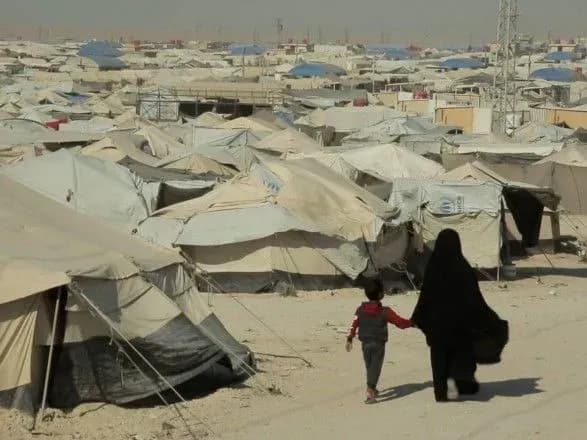 Україна забрала з табору біженців в Сирії двох кримських татарок та 7 дітей