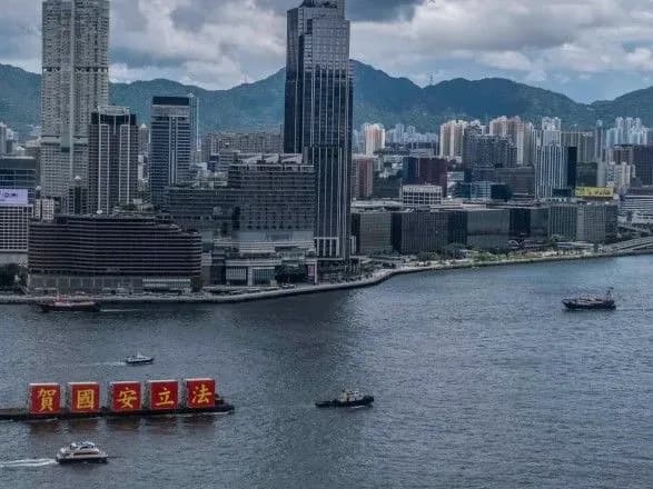 В Гонконге тысяча правоохранителей провели массовые аресты оппозиции и активистов - Пекин прокомментировал