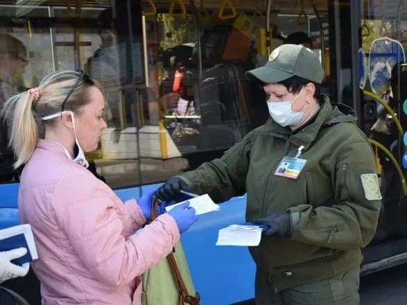 Українці масово виїжджають до ЄС після Різдва: є черги на кордоні