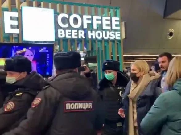 Повернення Навального: у "Внуково" затримали Соболь та Котова