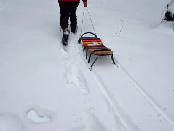 З ран дістали понад 30 сторонніх тіл: у Тернополі школяра на санках обстріляли з дробовика