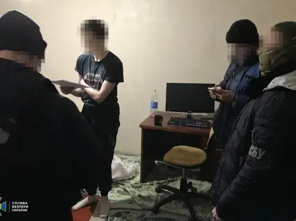 Надіслав понад 200 повідомлень про мінування в Україні і за кордоном: СБУ затримала "анонімного терориста"