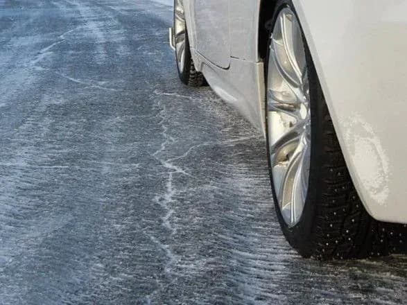 Столичних водіїв попередили про ожеледицю на дорогах у вихідні