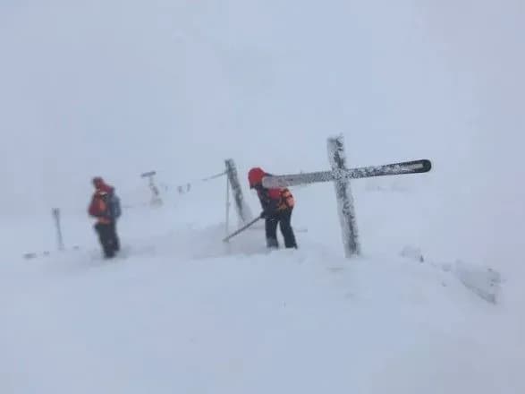 На Закарпатті віднайшли заблукалих туристів