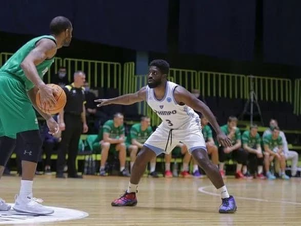 Победа на последних секундах: штрафной Санона принес "Днепру" выигрыш над "Тернополем"