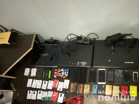 На Херсонщині вдруге викрили аферистів, що створювали фейкові сайти ломбардів