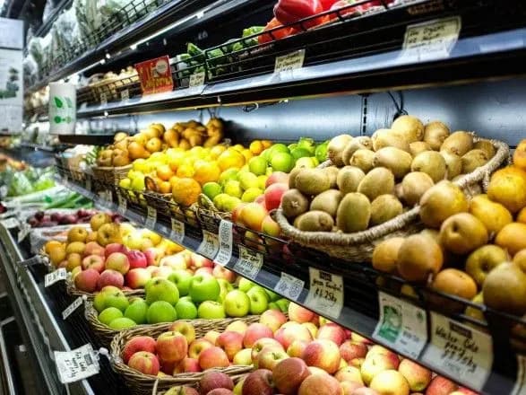 Обсяги роздрібної торгівлі за місяць різко скоротилися