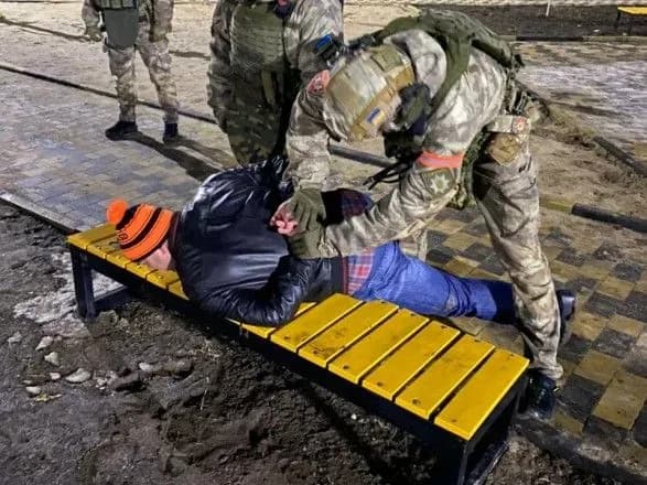 Почав стріляти з карабіна, бо хотів феєрверків: вінничанину повідомили підозру