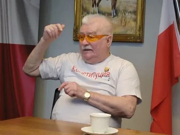 Лех Валенса лег в больницу на операцию, записав прощальное видеообращение