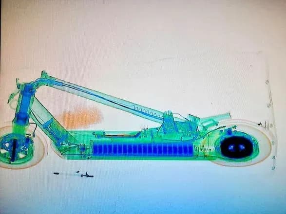 Нашпигований наркотиками електросамокат: у посилці із Франції виявили заборонені препарати