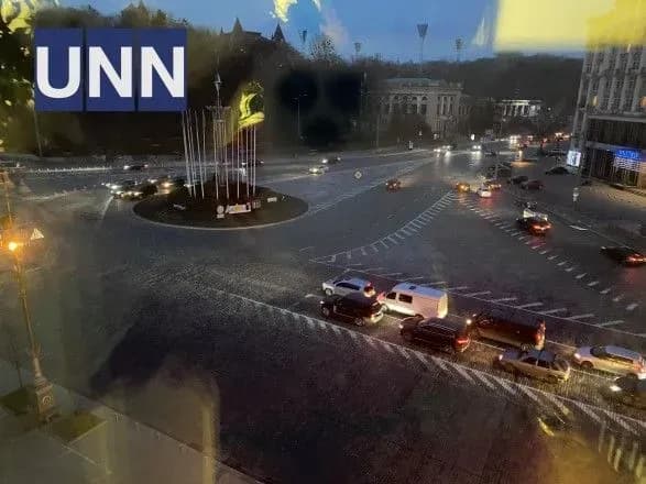 Вулиці освітлювали лише фари авто: у центрі Києва забули вчасно увімкнути освітлення