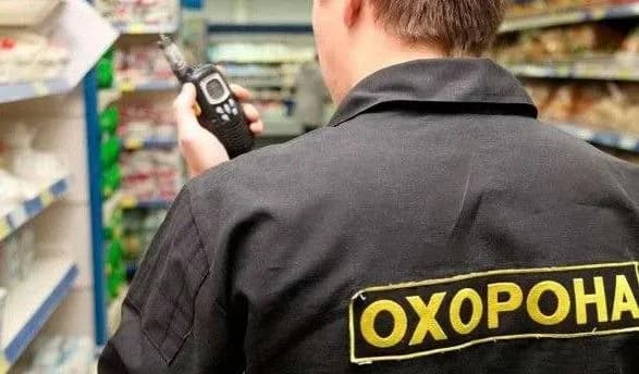 Вистрелив в охоронця магазину через зауваження про відсутність маски. Підозрюваного затримали