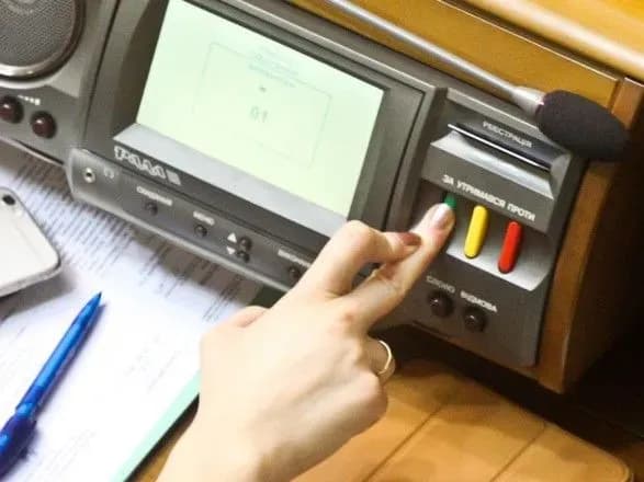 Рада провалила законопроект про штрафи за порушення самоізоляції чи обсервації