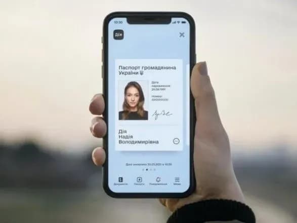 Зеленський підписав закон, який прирівнює е-паспорти до паперових