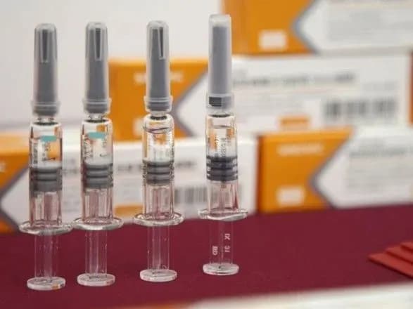 Sinоvac підтвердила чергову поставку вакцини: завтра до Києва прилетять 500 тис. доз CoronaVac