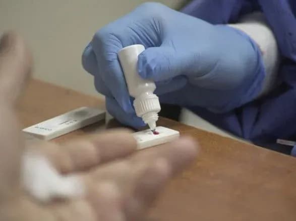 Жителі Індії купують ліки від коронавірусу на “чорному ринку”