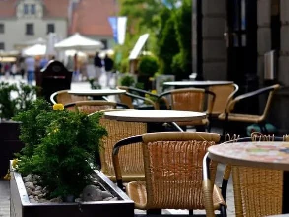 У Латвії дозволять роботу літніх терас
