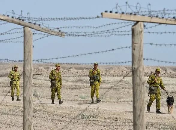 Понад 33 тис. людей евакуювали в Киргизстані з зони конфлікту на кордоні