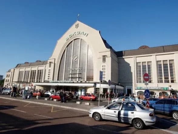 На залізничному вокзалі у Києві шукають вибухівку