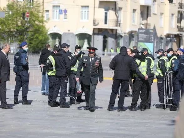 День перемоги: в Україні зафіксовано близько 40 порушень та відкрито п'ять справ через заборонену символіку