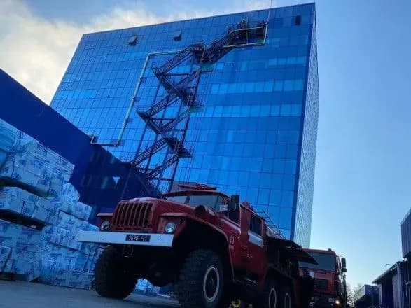 У Києві горіла будівля “Епіцентру”