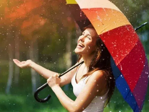 Дощі та до 26° тепла: прогноз погоди на сьогодні