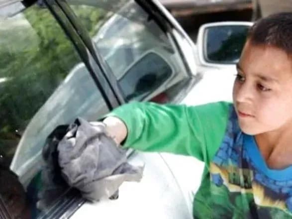 12 червня: сьогодні у світі відзначають день боротьби з дитячою працею