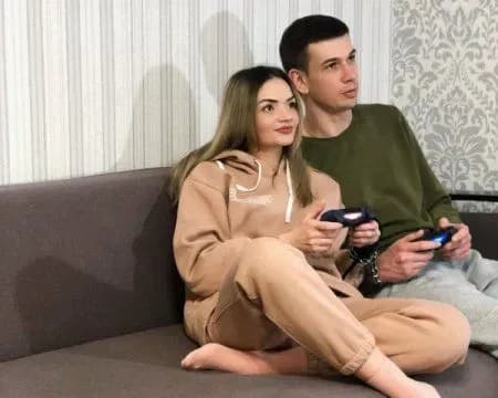 Влюбленные из Харькова, которые заковали себя в цепи, объявили о разрыве отношений