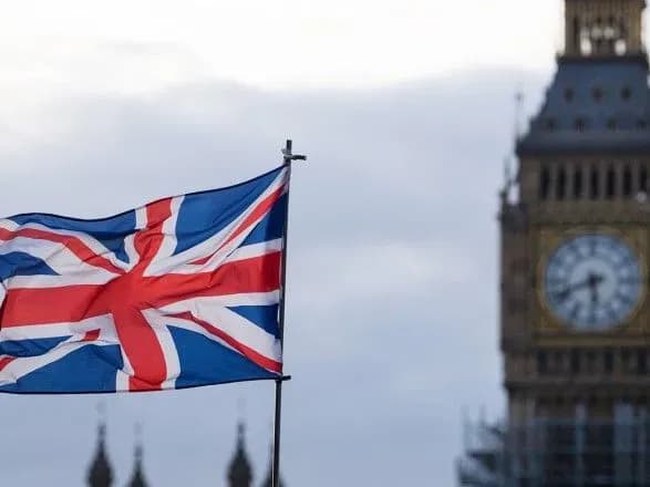 Пандемія: у Великій Британії наразі щодня реєструється понад 15 тисяч нових випадків Covid-19