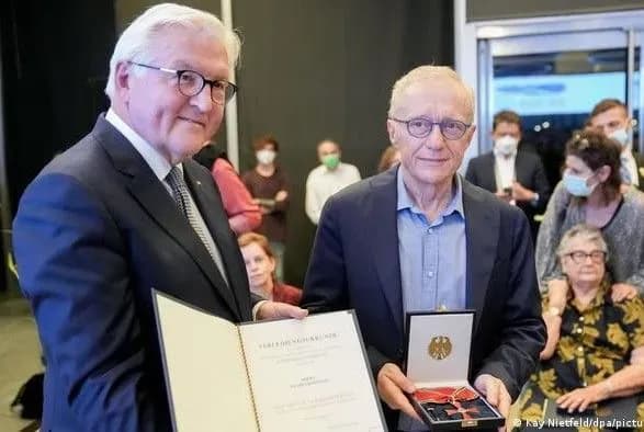 Президент Германии призвал противостоять антисемитизму в мире