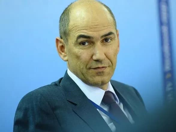 Прем'єр Словаччини закликає зробити все, аби не допустити "четвертої хвилі" COVID-19