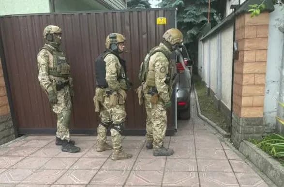 Угрожал самоубийством: в Днепропетровской области 13 часов вели переговоры с подозреваемым в убийстве