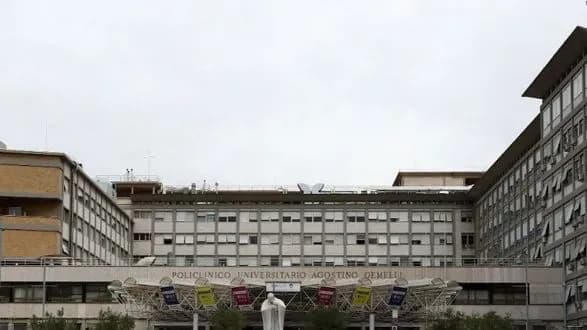 Папа Римський Франциск прочитає недільну молитву прямо із лікарні