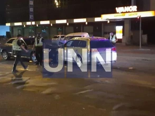 У Києві п'яний водій спричинив подвійну ДТП: трьох людей госпіталізували