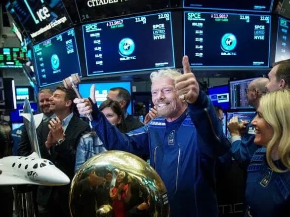 Бренсон відправився у космос на власному космольоті Virgin Galactic