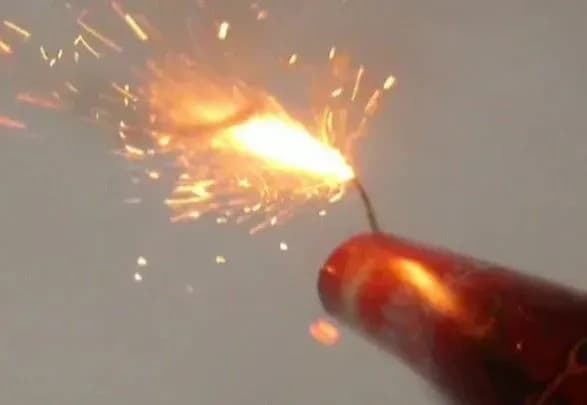 Втратив чотири пальці: на Львівщині у руках 6-річного хлопчика розірвалась петарда