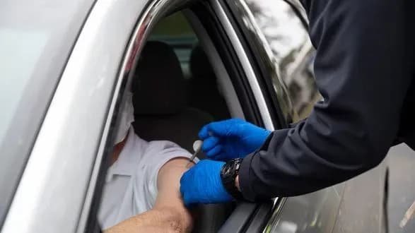 Жители Вильнюса смогут пройти вакцинацию, не выходя из авто