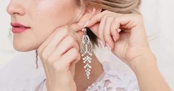 Модні сережки 2021-2022: головні тренди