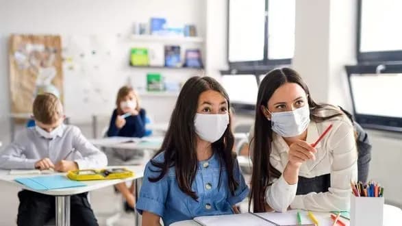 Питання недопуску вчителів до роботи через відмову від антиковідної вакцинації не стоїть - МОН