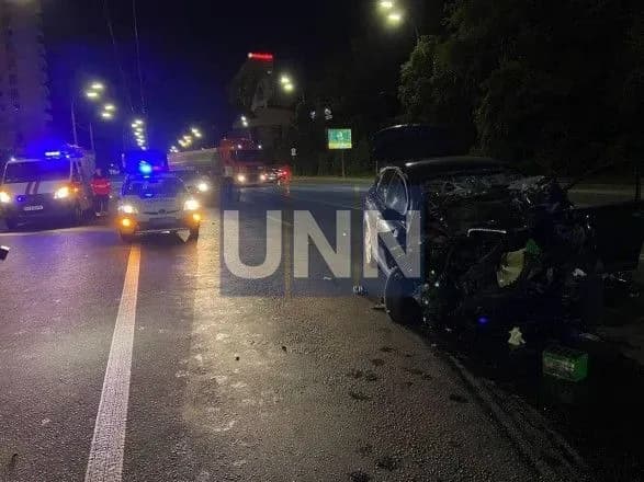 Лобове зіткнення автівок на столичному Печерську: є загиблий та поранений