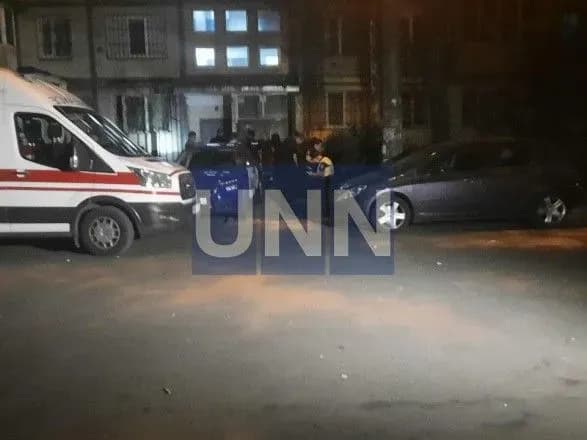 Чоловік у Києві покінчив з життям біля свого під'їзду