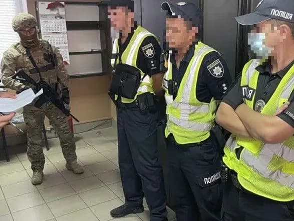 Корумповані патрульні на Херсонщині заробляли на вантажівках з “перегрузом” по 25 тисяч грн/день