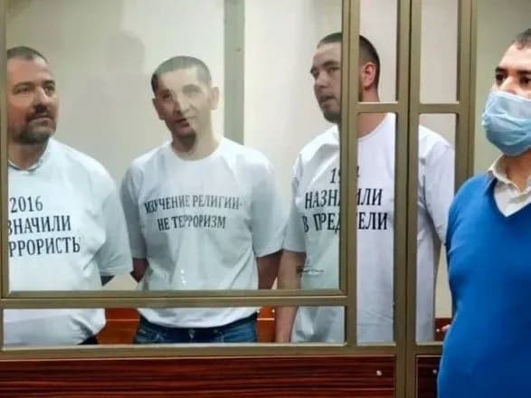 Крым: матери фигурантов "дела Хизб ут-Тахрир" оплатили штрафы за пикеты монетами