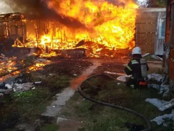 У курортній Затоці горіла база відпочинку: евакуювали понад 20 відпочивальників