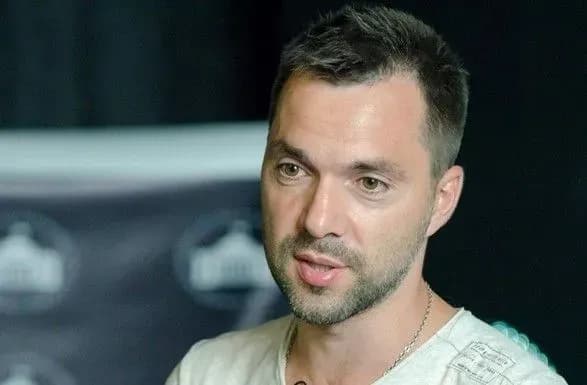 Відокремимо зерна від полови: Арестович розповів, яка відповідальність чекає жителів ОРДЛО та Криму за участь у "виборах" РФ